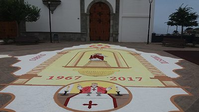 Los vecinos de Pedro Álvarez plasman la tradición  de su Corpus Christi con una veintena de tapices