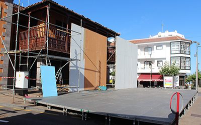 La Concejalía de Obras y Servicios ha comenzado con la instalación del escenario para las Fiestas en Honor a Nuestra Señora de Los Remedios 2017