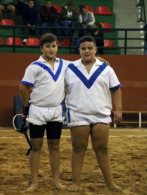 El joven luchador teguestero Diego Fuentes «El Bombero» se hizo con el I Torneo del Fajín CajaCanarias