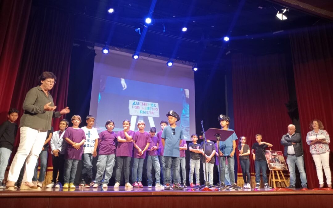 Alumnado de los cuatro CEIP del municipio visionan el corto «Un Viaje, Muchos Sueños» en el Teatro Príncipe Felipe